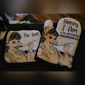 "Honey I Am The Secret Ingredient" Potholder & Oven Mitt Set